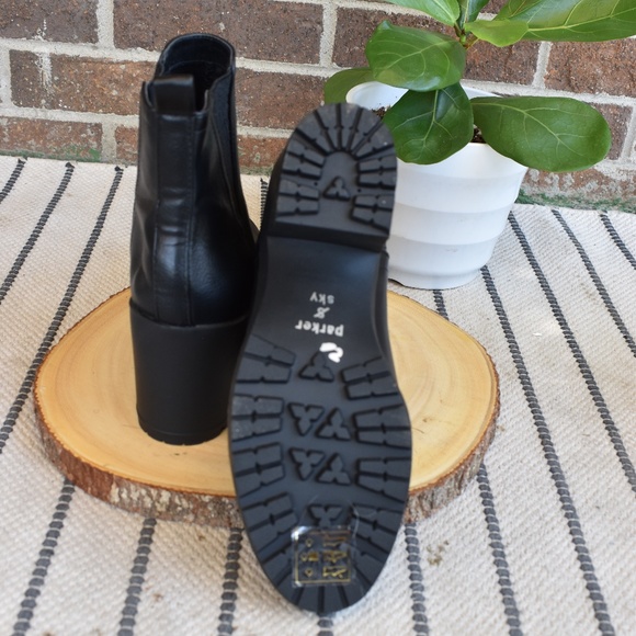 Size 9 Black Bootie - Picture 2 of 3